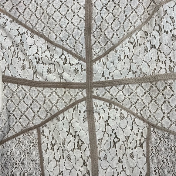 Maggy London Ivory Lace and Tan Bodycon Dress size 8 - Picture 3 of 7